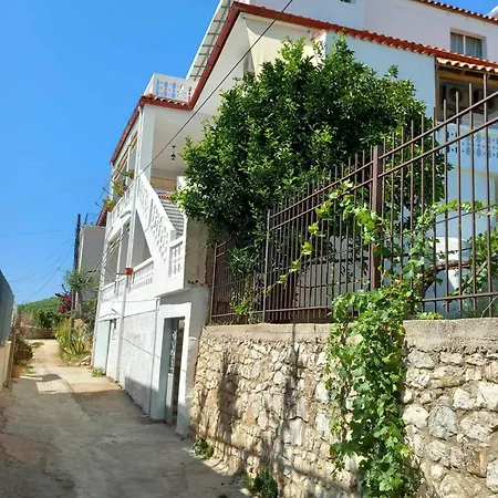 White Aparthotel