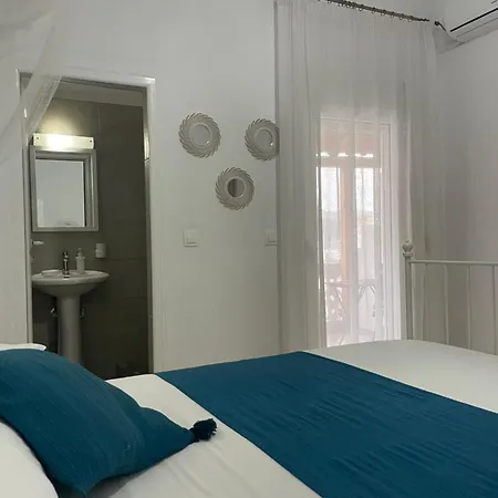 Aparthotel White 4*