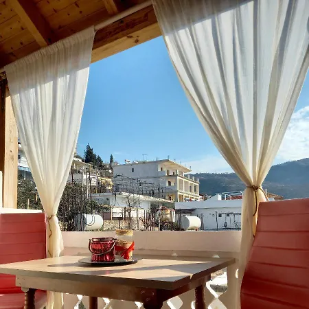 White 公寓式酒店 3*