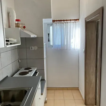 White 公寓式酒店 3*