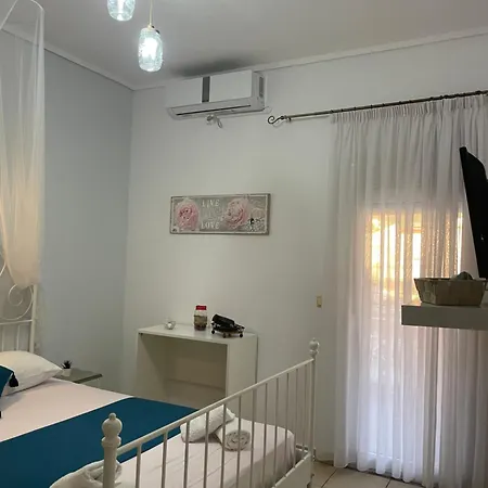 White 公寓式酒店 3*