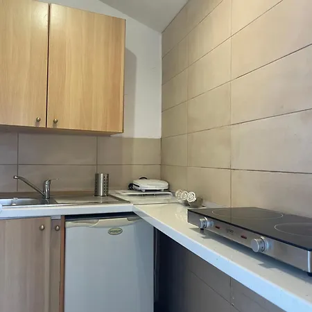 公寓式酒店 White 3*