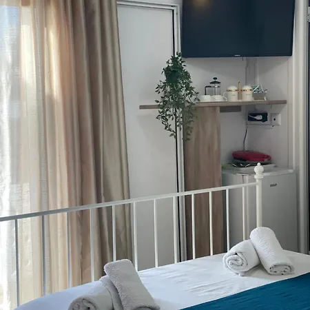 White 公寓式酒店 3*