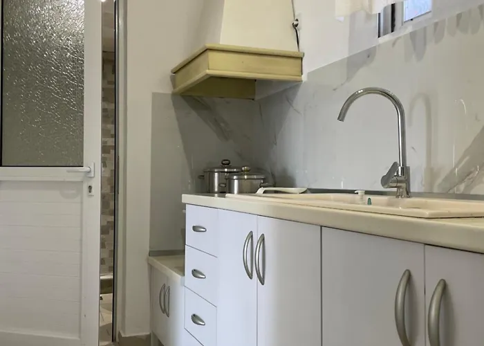 White Aparthotel Himare